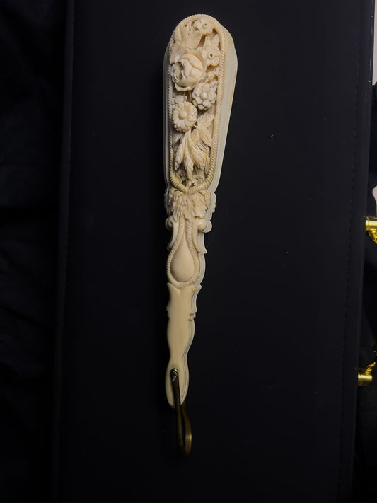 مروحة يدوية عتيقة من العاج